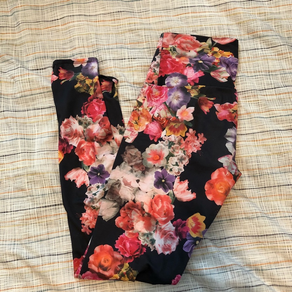 Onzie High Rise Legging black floral size S/M